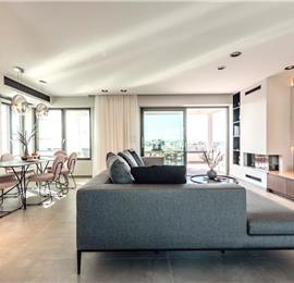 3 bedroom penthouse apartment with pool in Chania town, sleeps 6